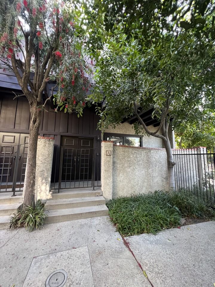 17836 Killion St - Photo 2 of 35