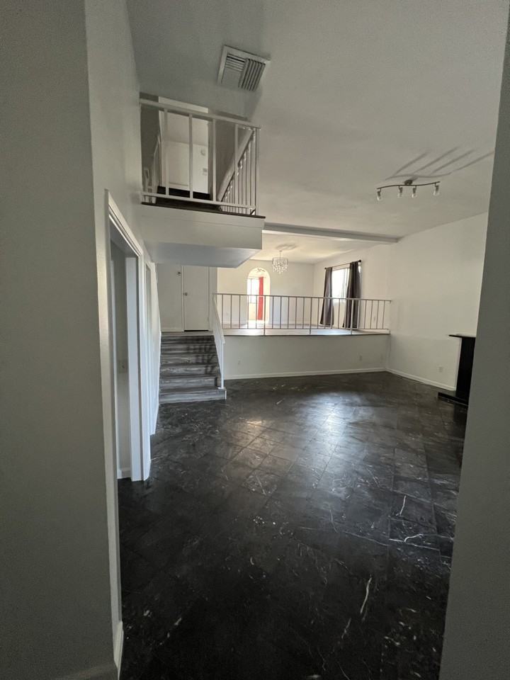 17836 Killion St - Photo 3 of 35