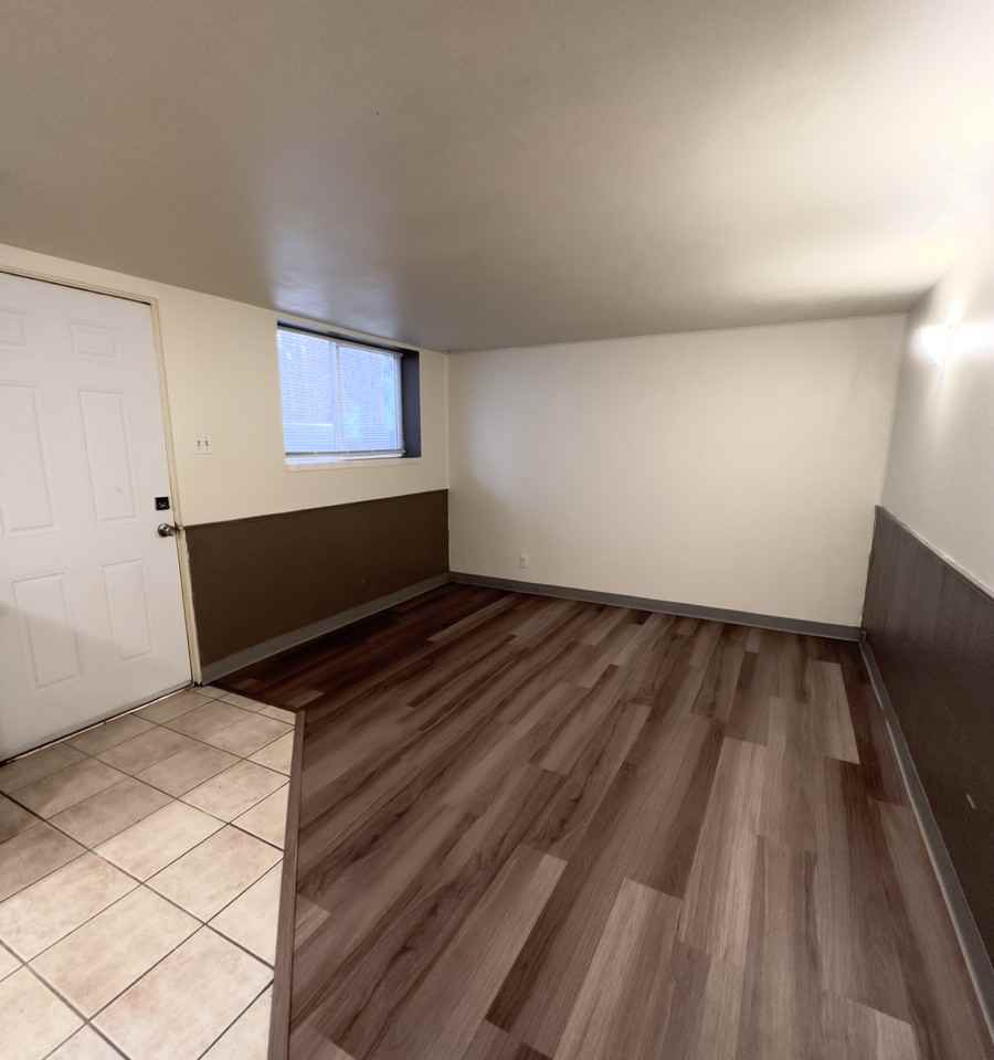 1114 15th St #B - Photo 3 of 13