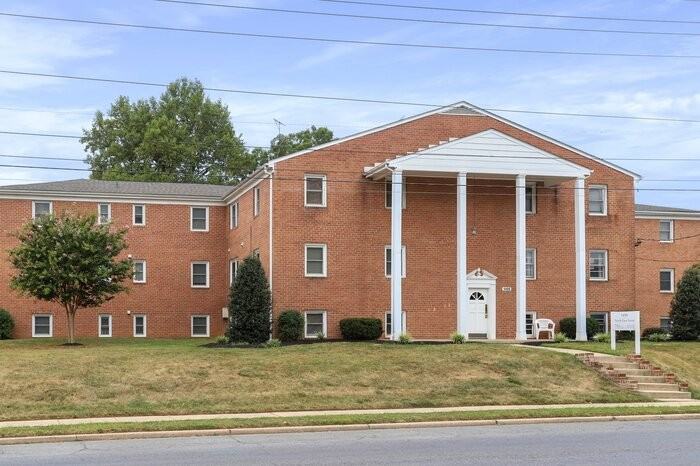 1499 N East St #15 - Photo 3 of 19