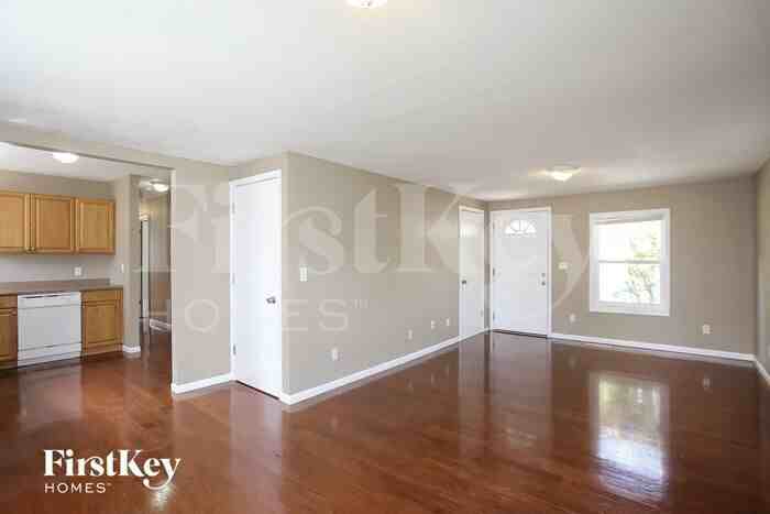 717 N Sunset Dr - Photo 3 of 14