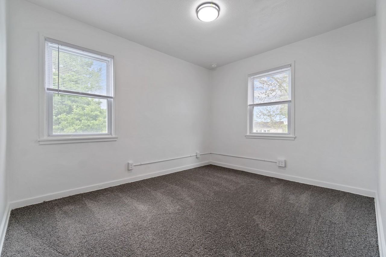 22 Midland Heights Circle - Photo 3 of 11