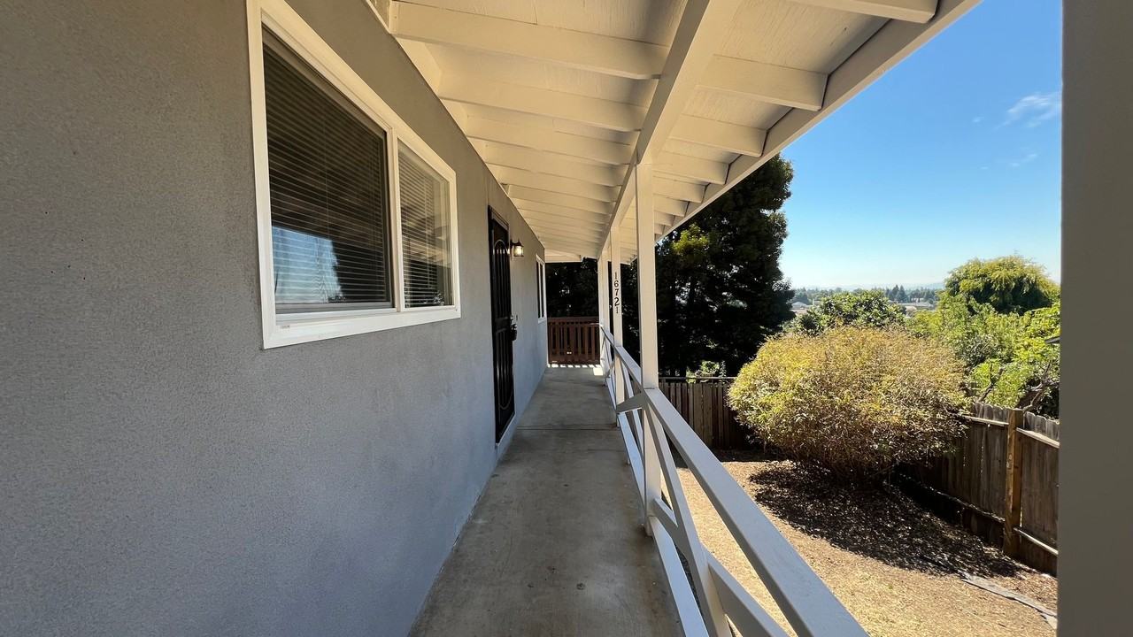 F16721 - Photo 2 of 12