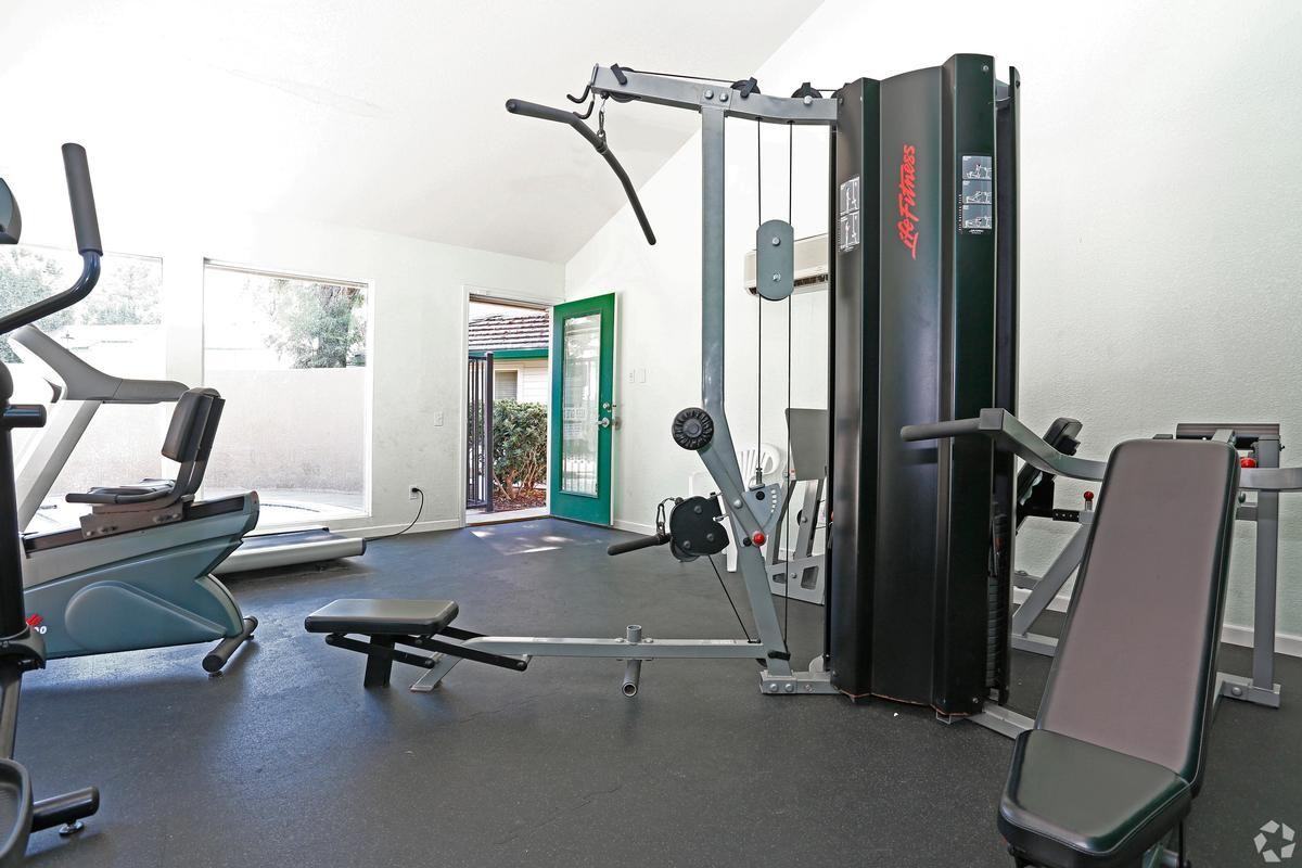 2005 San Jose Dr - Photo 2 of 16