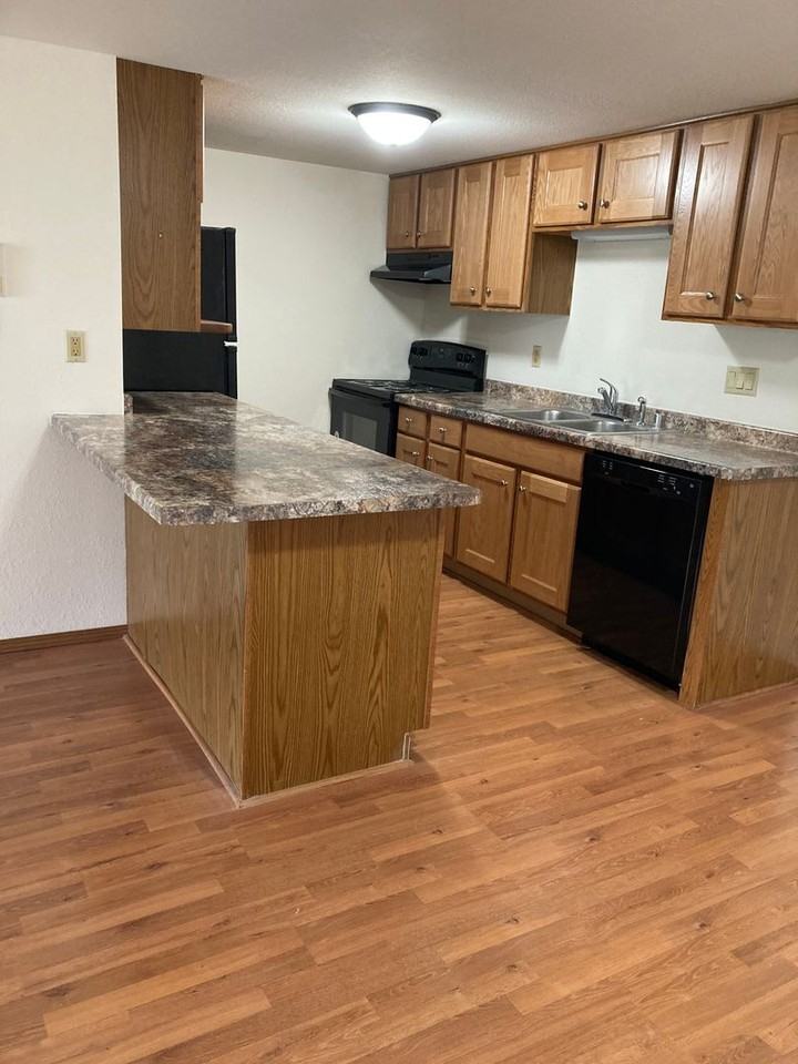 Wind Meadows - Photo 5 of 32