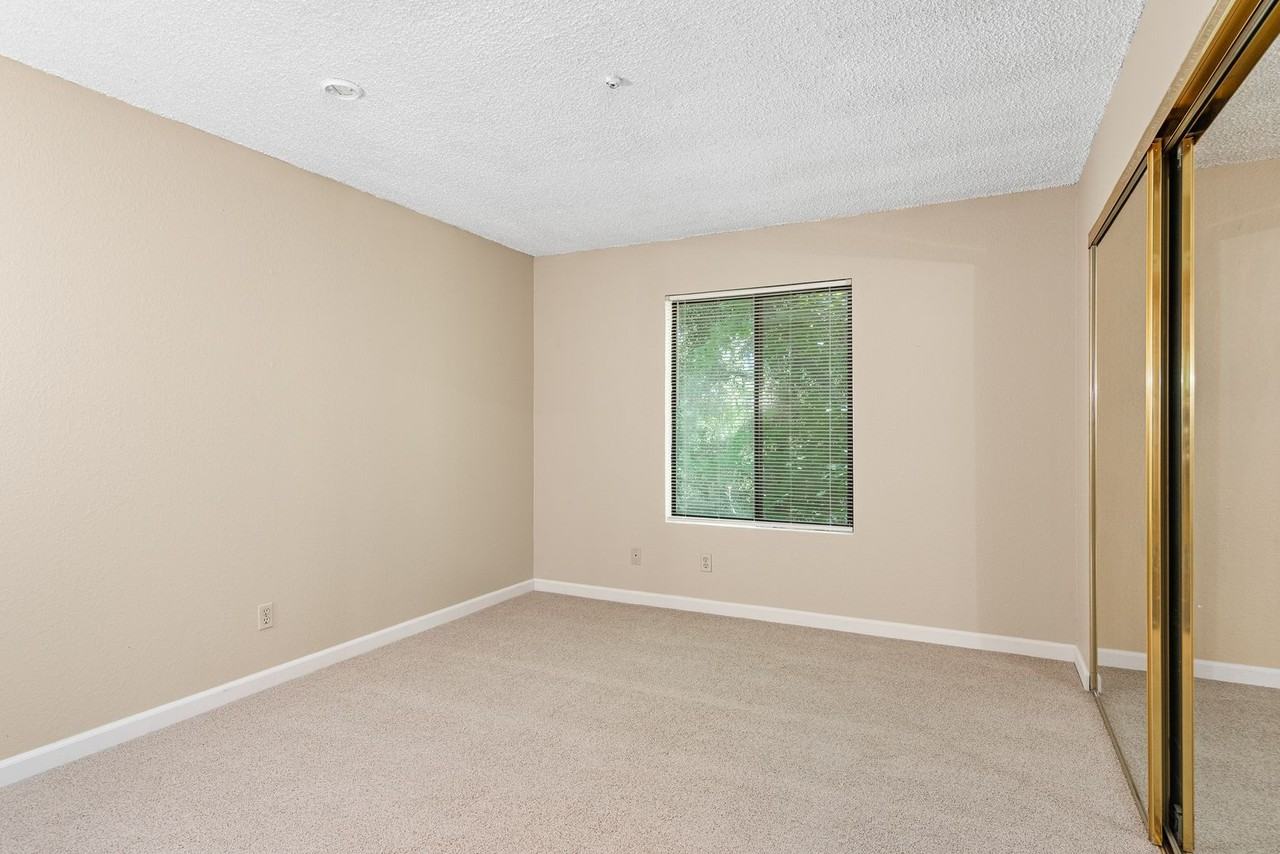 Lisbon Apartments - Photo 3 of 23