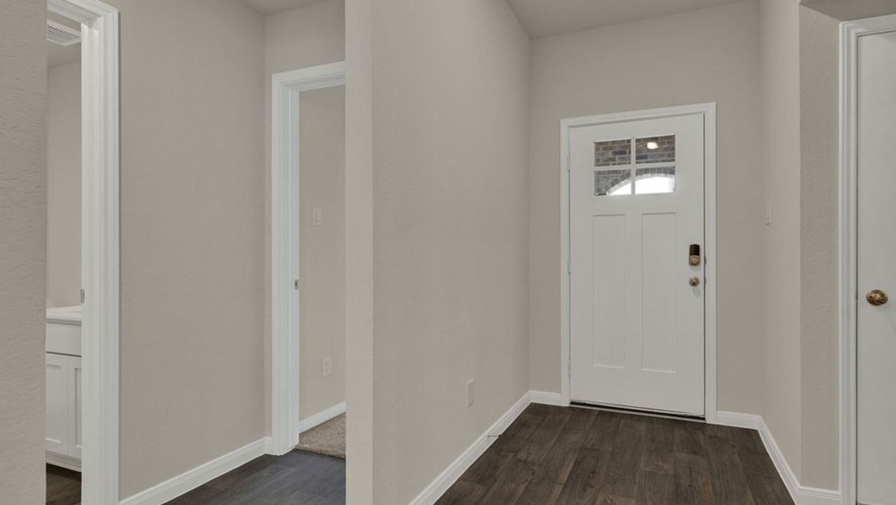 325 Darwin Pl - Photo 7 of 35