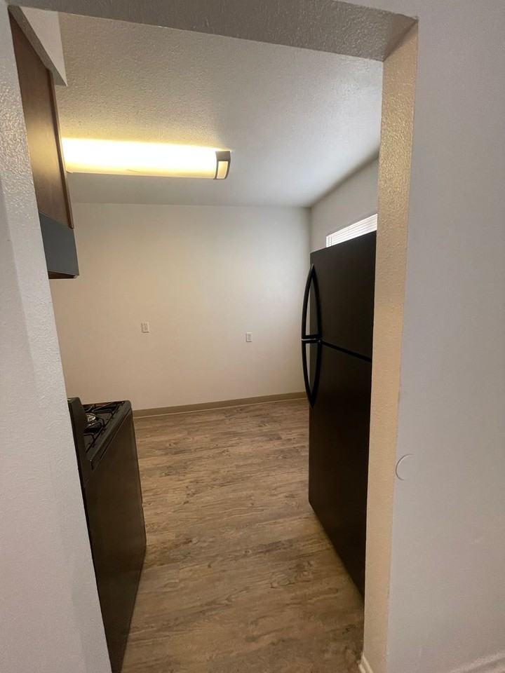 737 W Santa Fe Ave - Photo 3 of 20