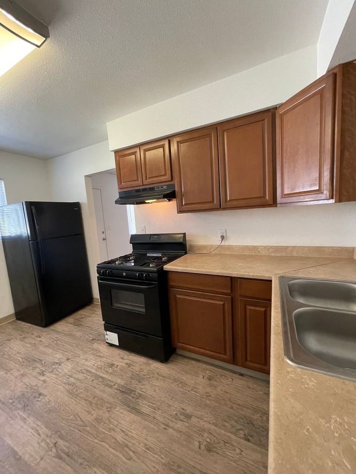 737 W Santa Fe Ave - Photo 2 of 20