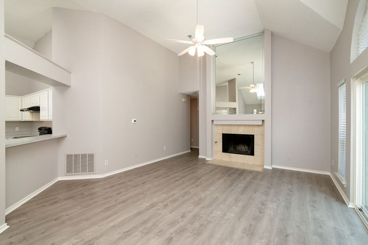 1329 Maywood Ct - Photo 4 of 25