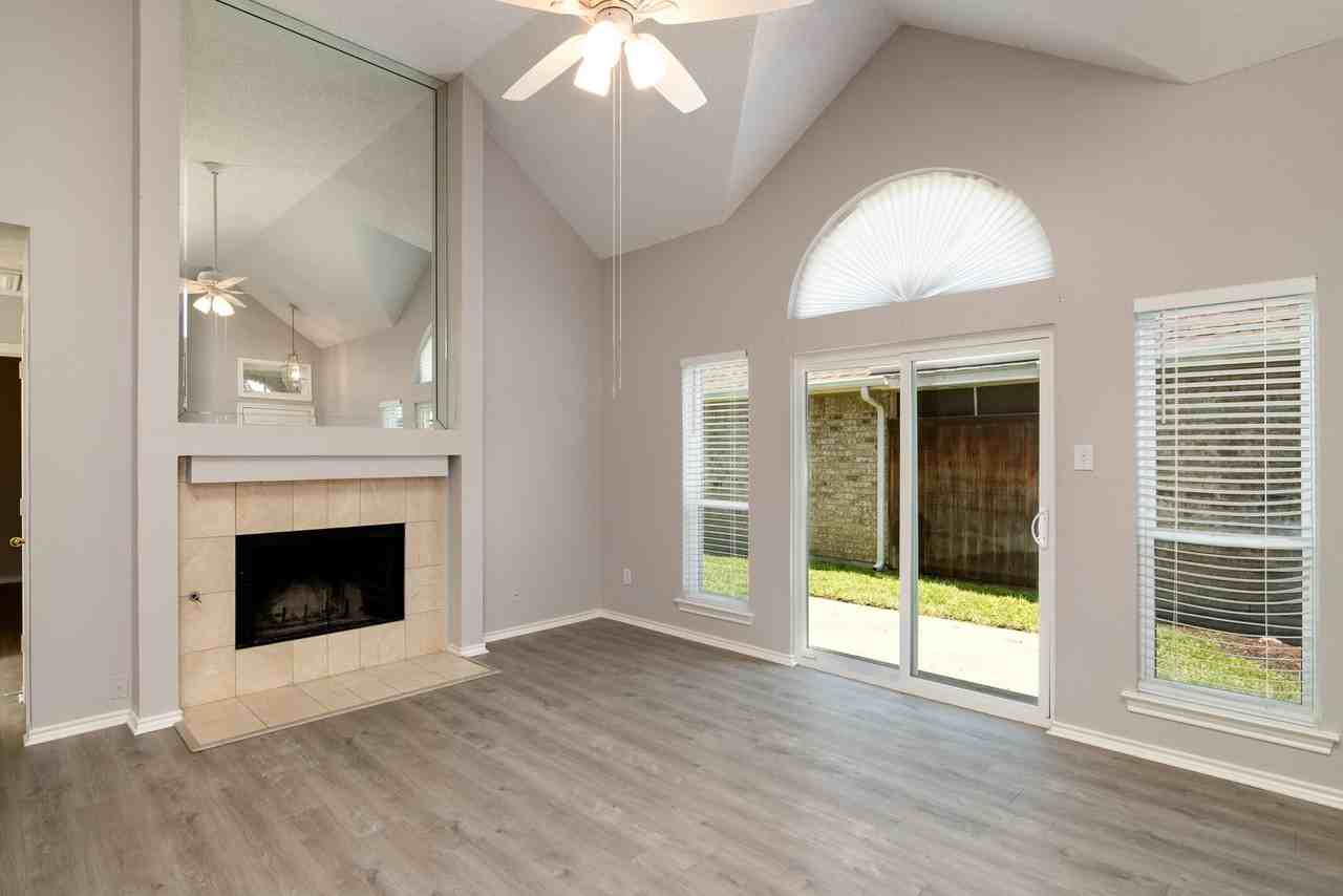 1329 Maywood Ct - Photo 5 of 25