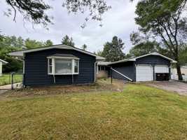 featured image of 2910 Killarney Dr