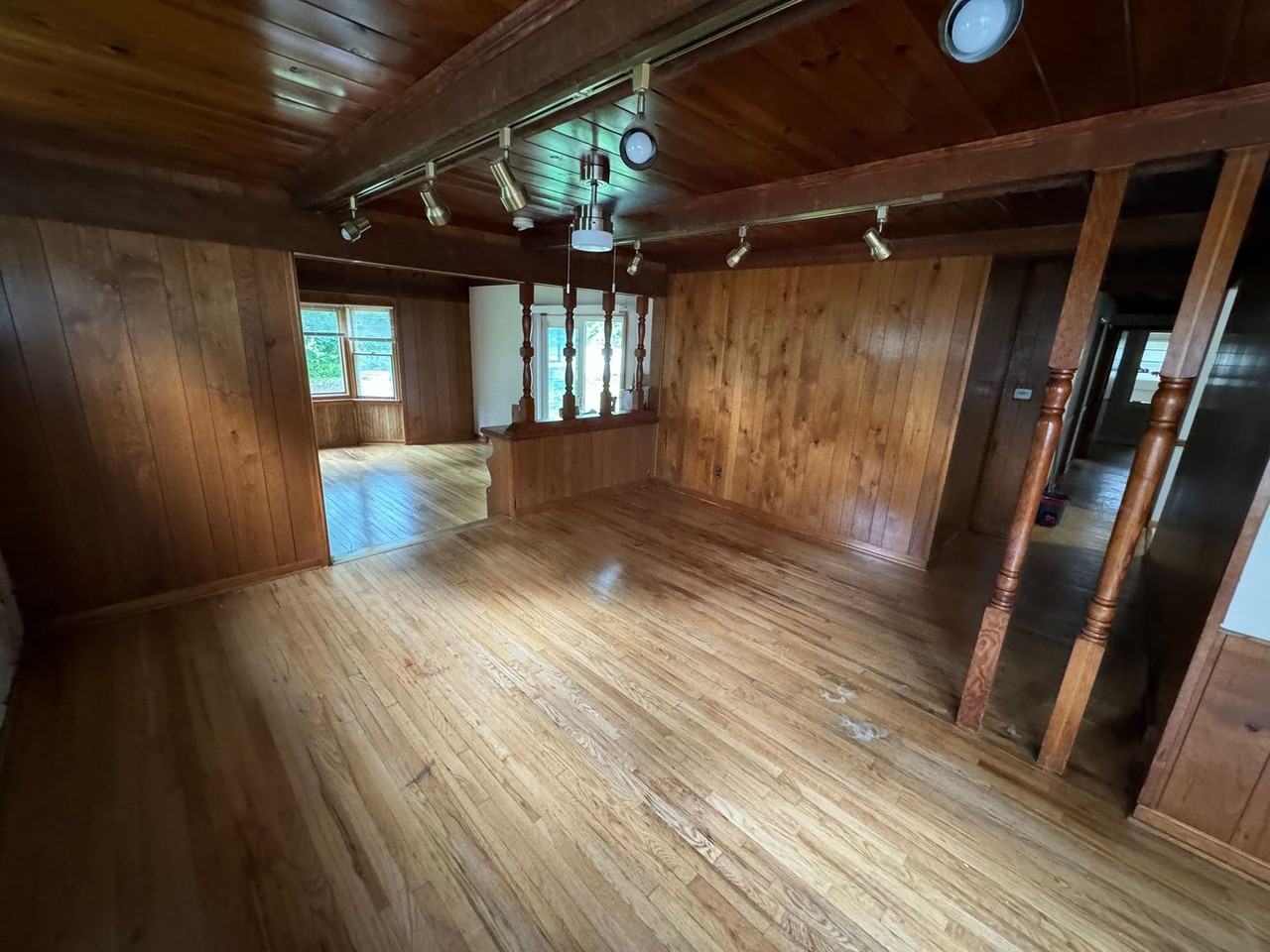 2910 Killarney Dr - Photo 5 of 17