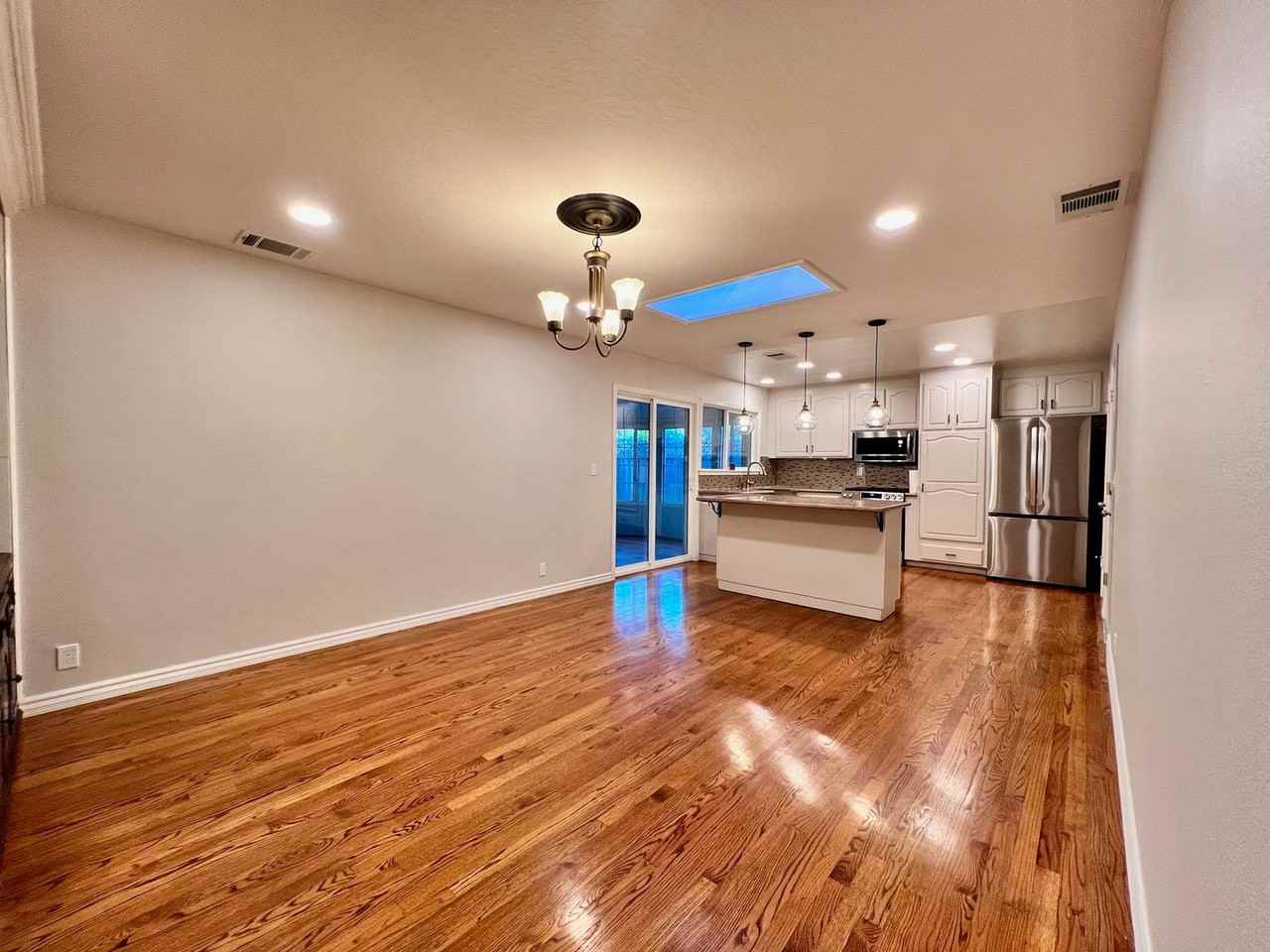 484 Broderick Dr - Photo 3 of 20