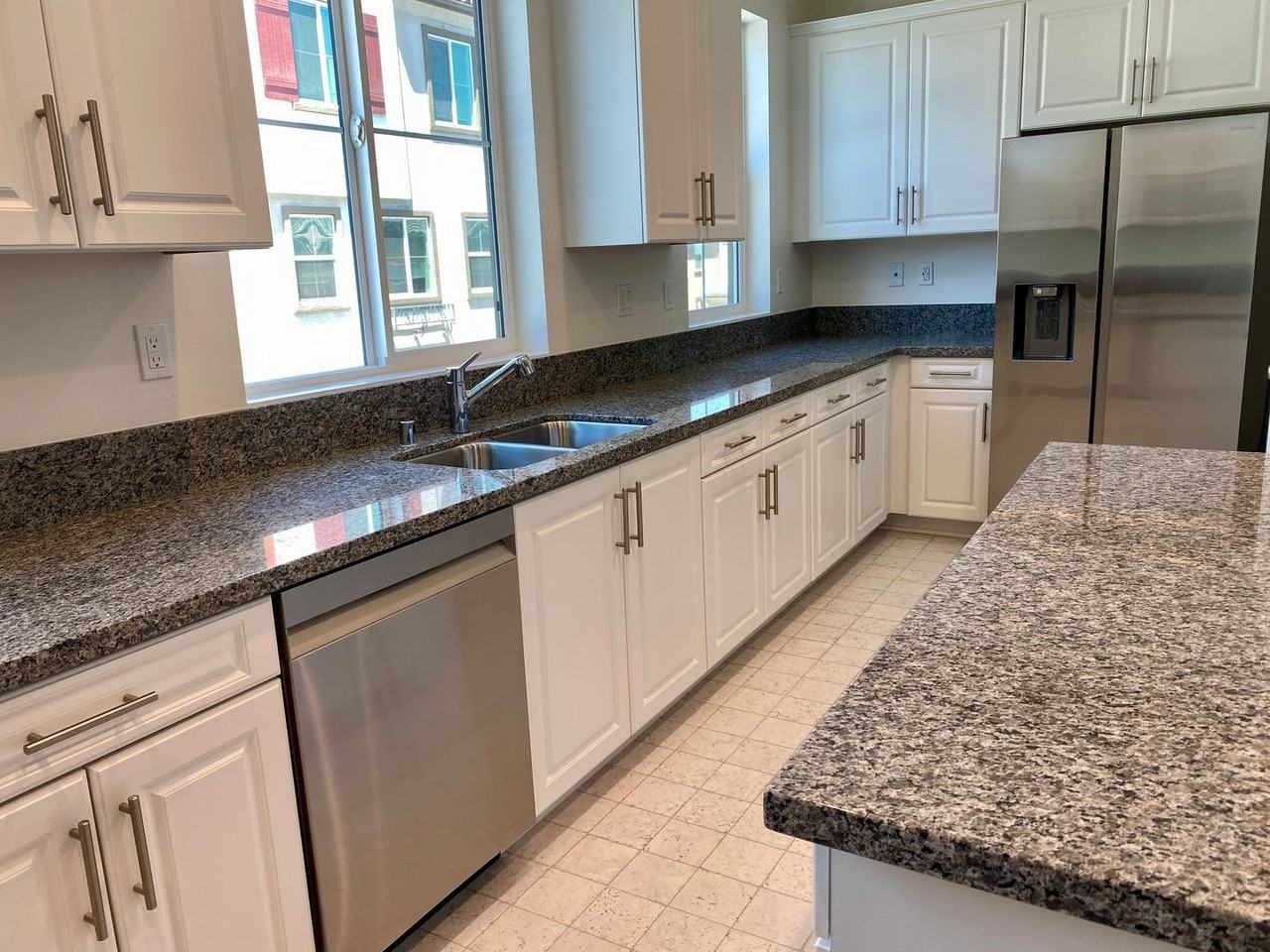 315 Liberty Way - Photo 5 of 43
