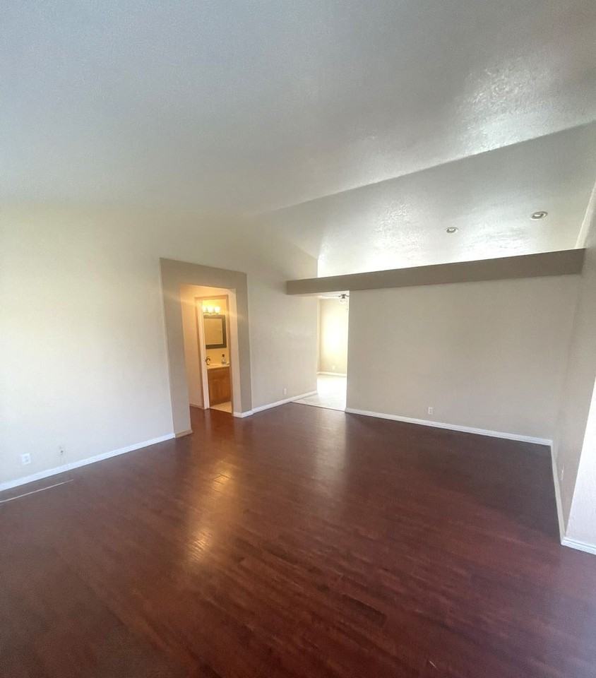 4326 Ridgecrest St - Photo 3 of 7