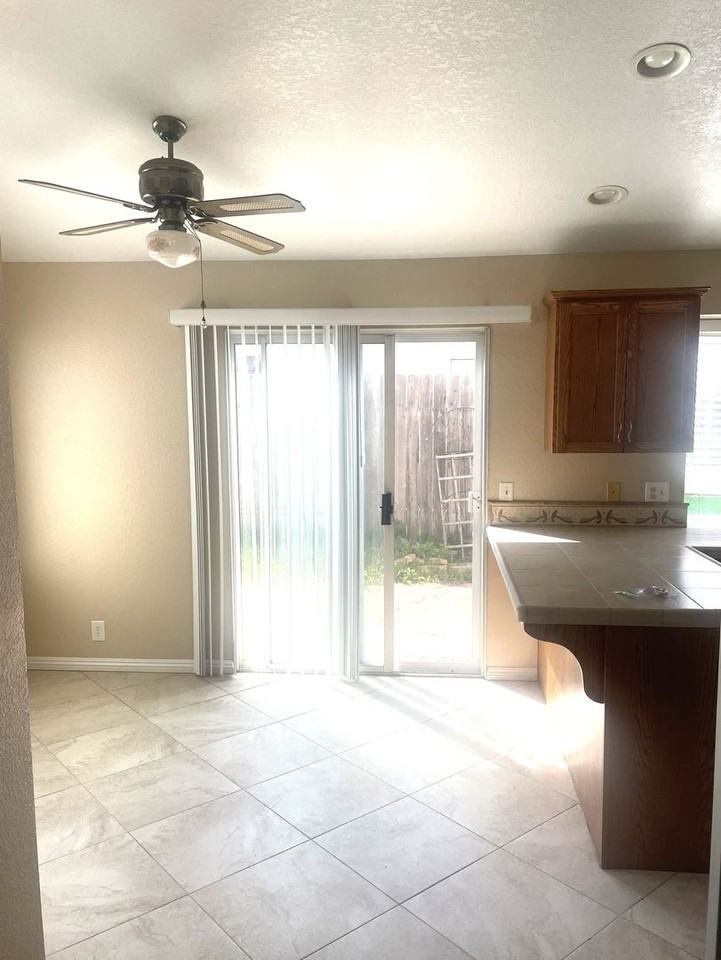 4326 Ridgecrest St - Photo 4 of 7