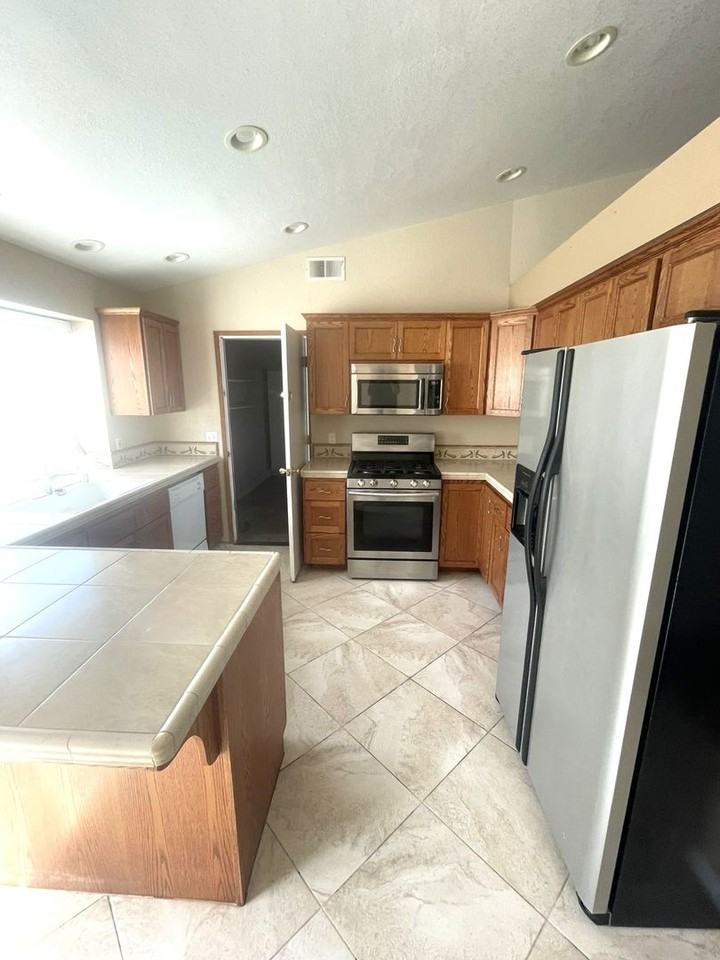 4326 Ridgecrest St - Photo 5 of 7