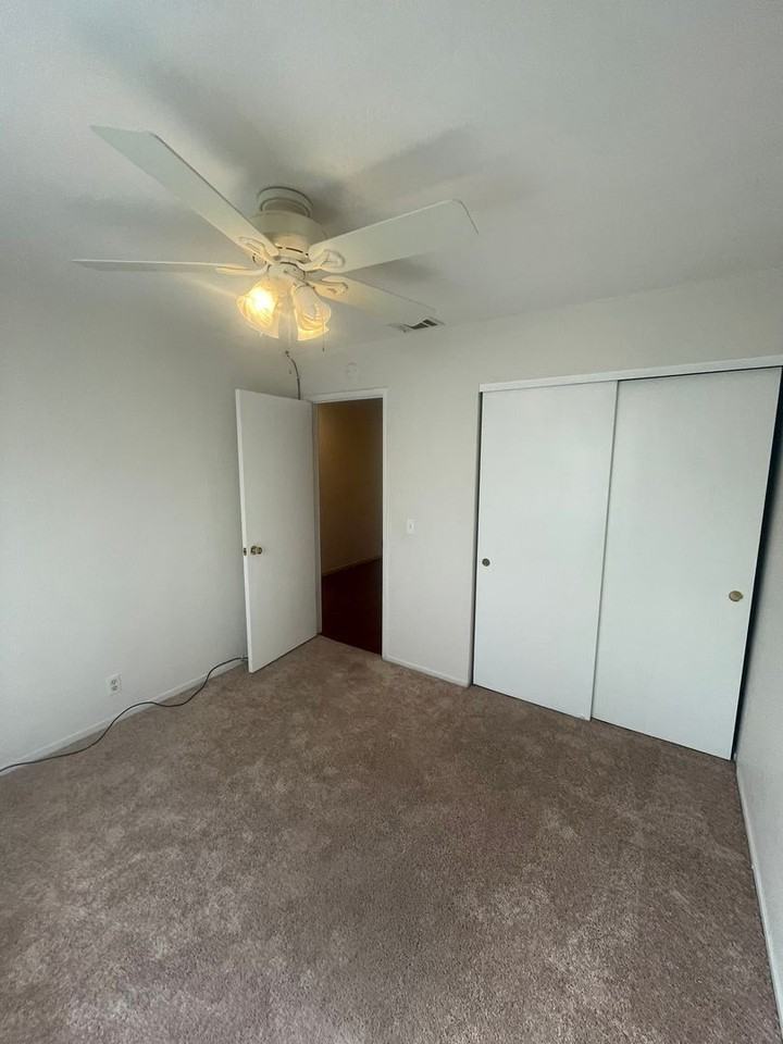 4326 Ridgecrest St - Photo 6 of 7