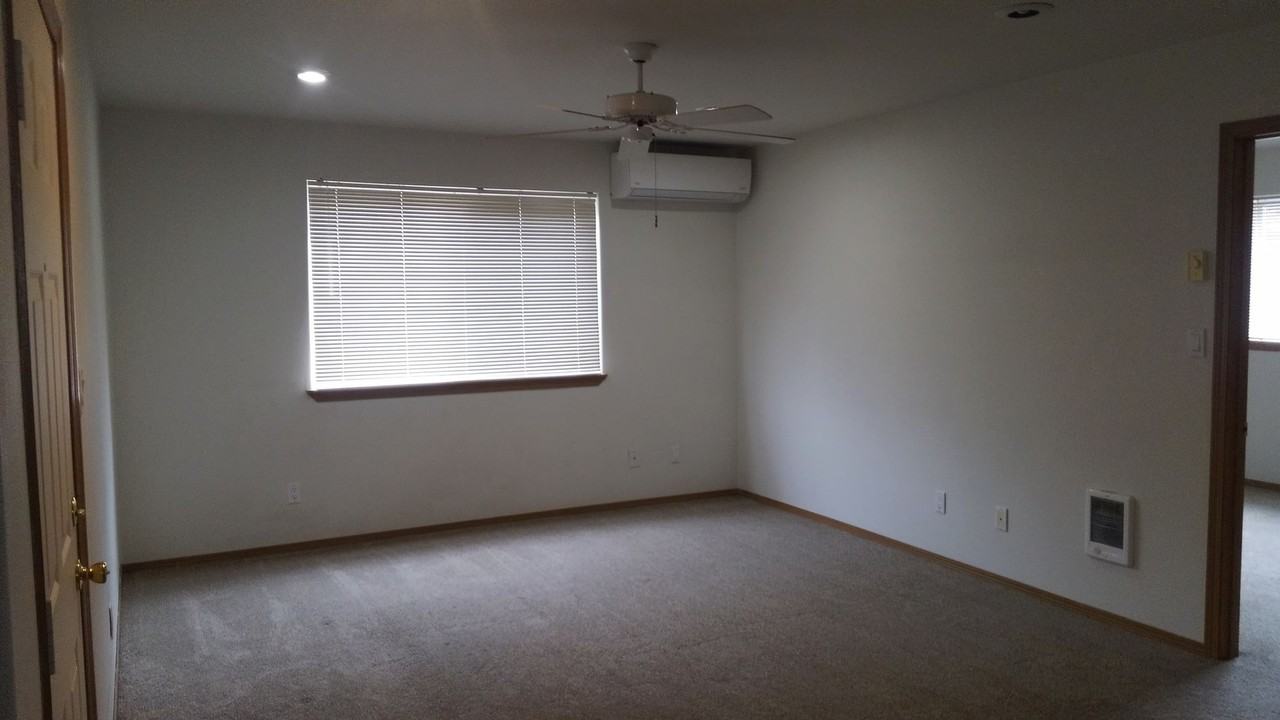 286/294 N Stadium Dr - Photo 3 of 19