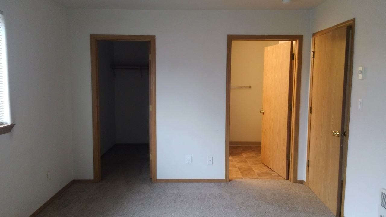 286/294 N Stadium Dr - Photo 5 of 19