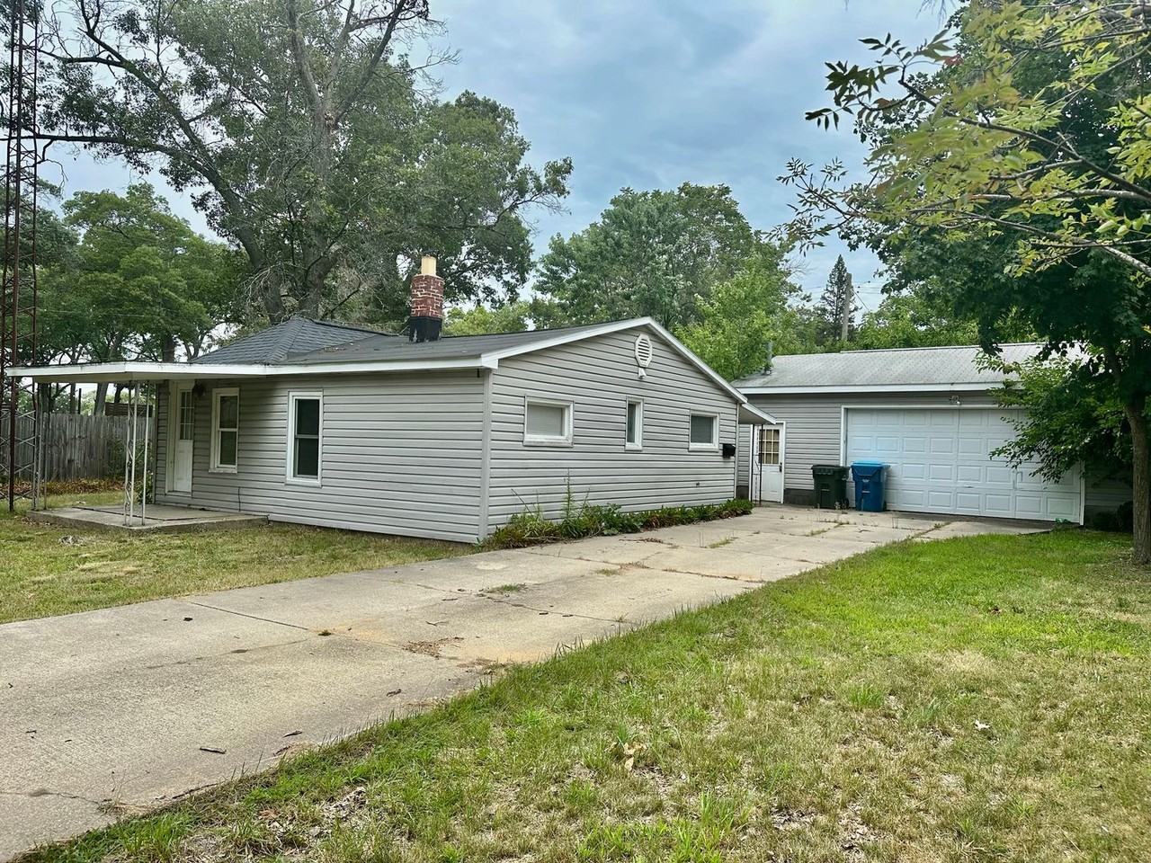 2180 Letart Ave - Photo 2 of 17