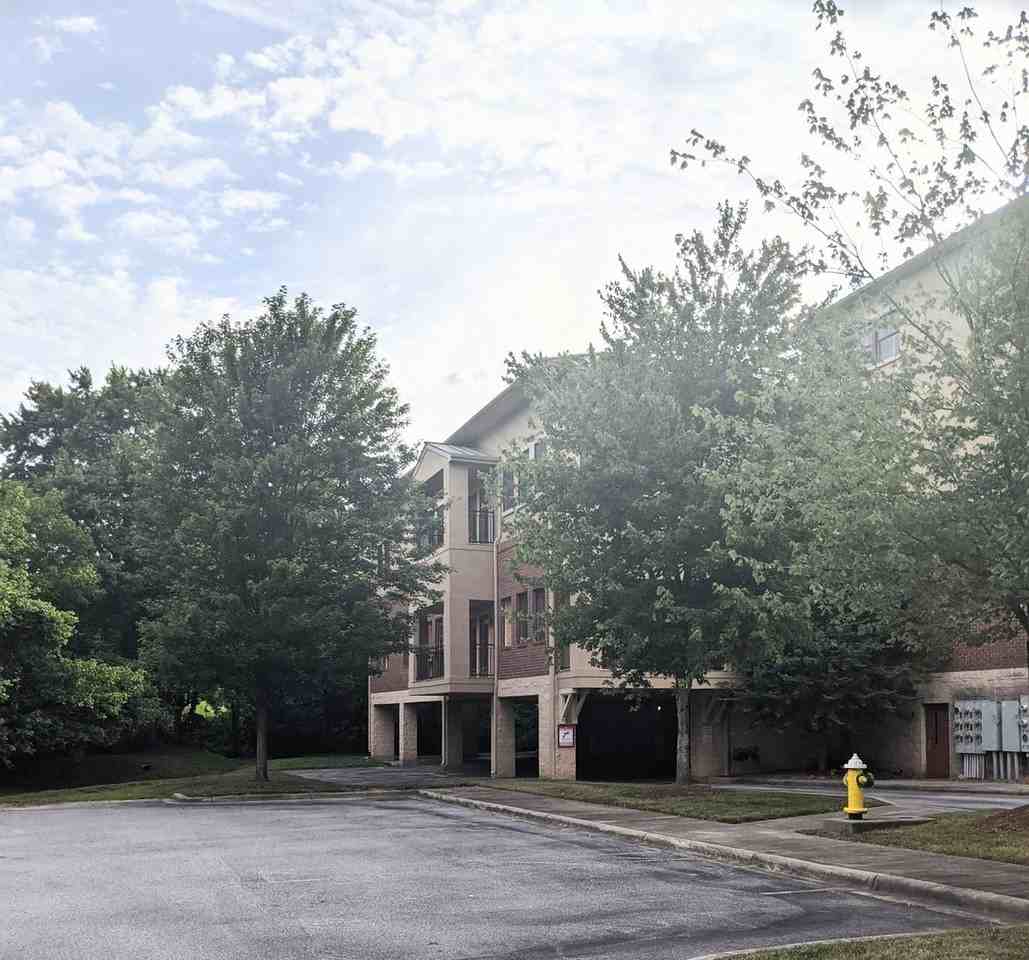 475 S Church St - Photo 3 of 27