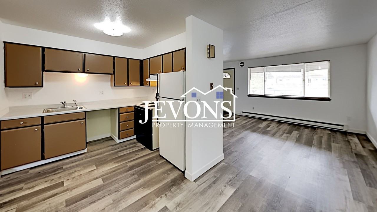 16 N 6th St Yakima, WA 98901 - Photo 2 of 23