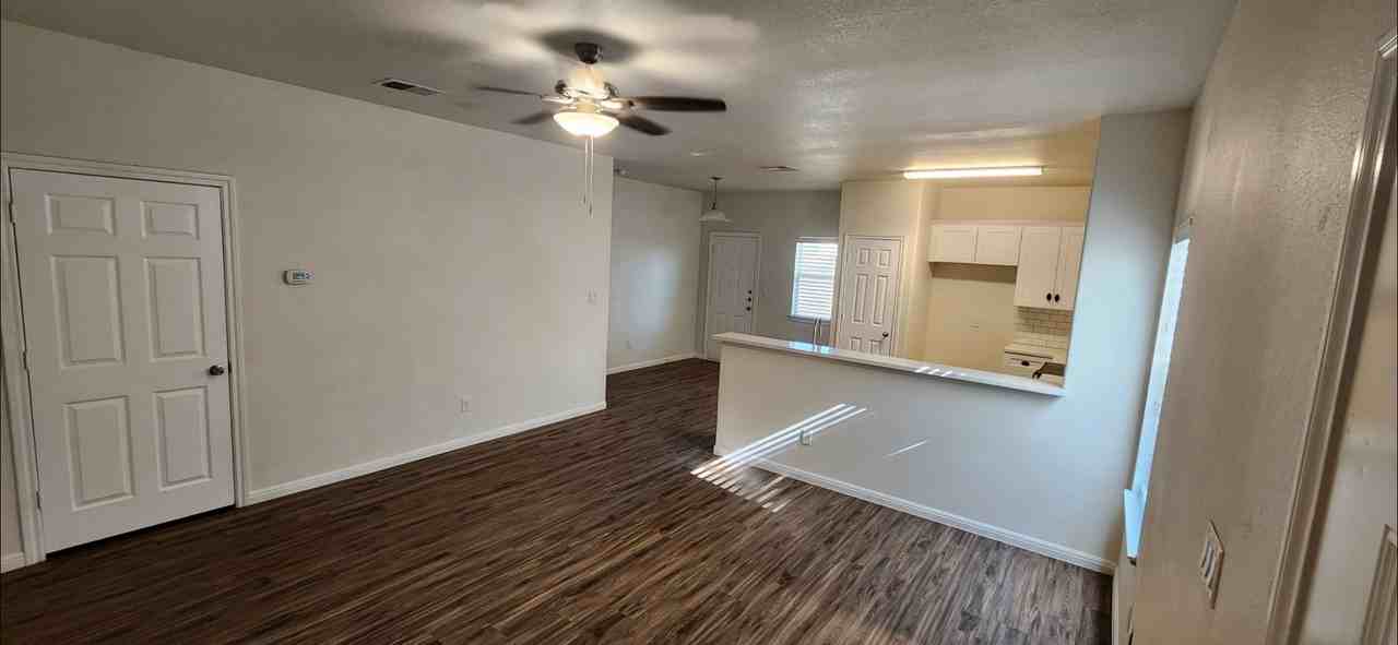 109 Liberty Place Cv - Photo 2 of 11