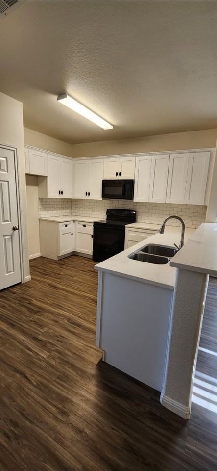 109 Liberty Place Cv - Photo 3 of 11