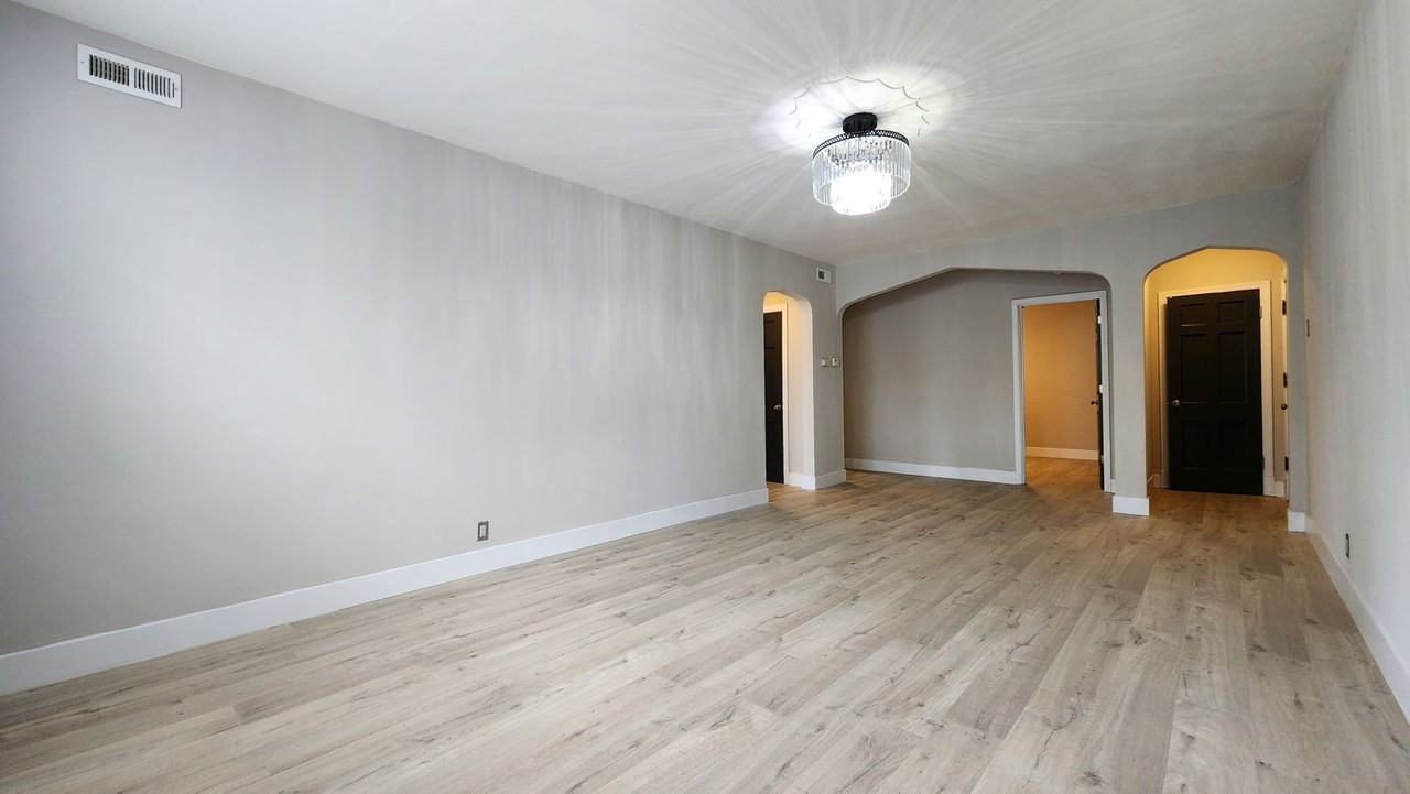7512 Cromwell - Photo 3 of 14