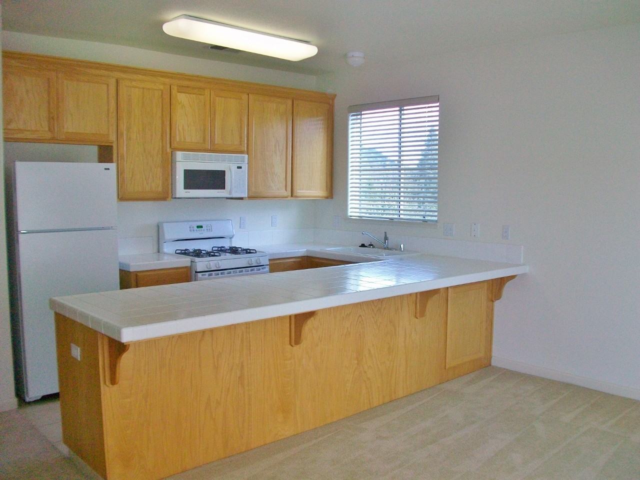 Agate Apartments - Photo 3 of 11