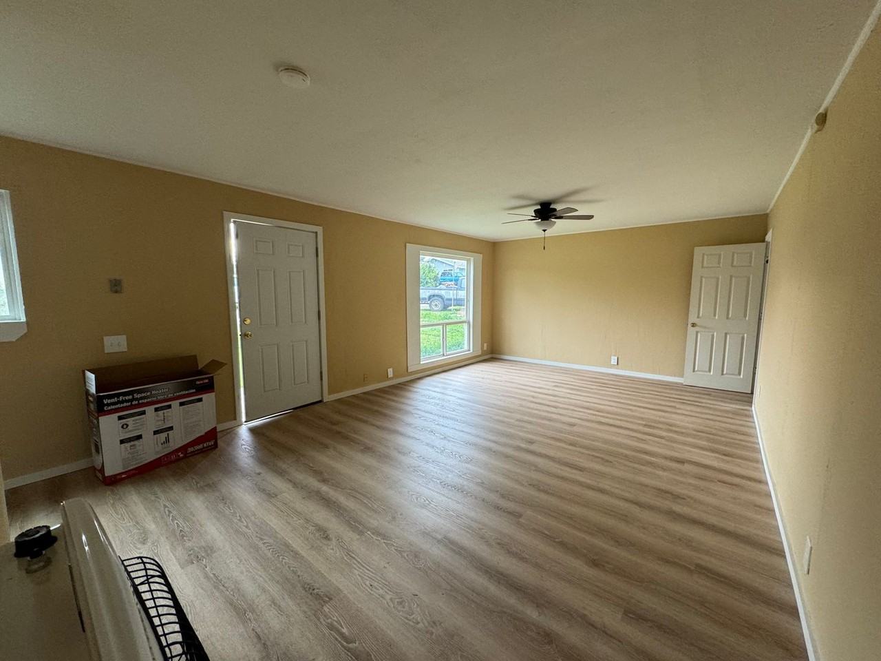 815 Ne Christian St - Photo 3 of 11