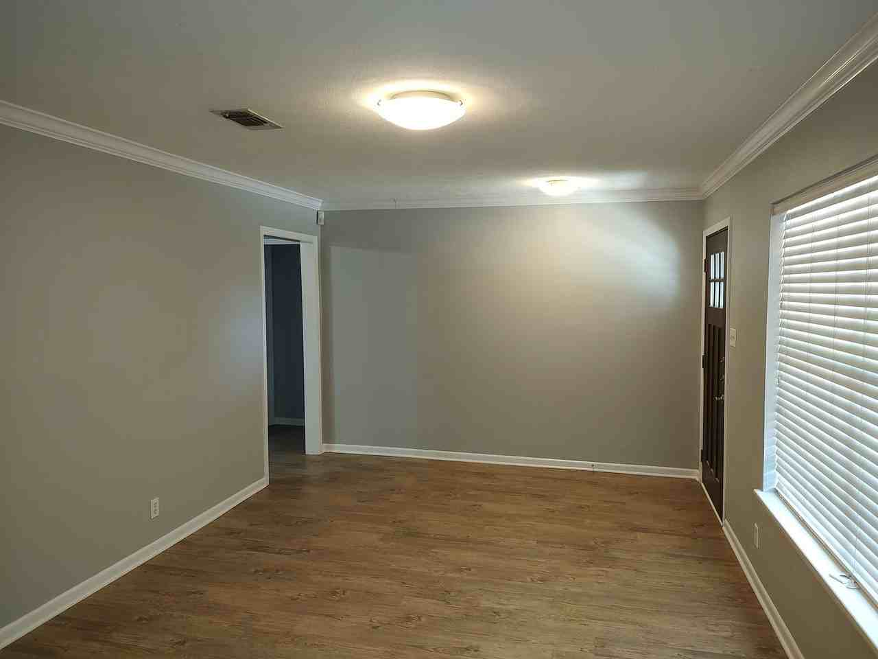 3304 Woodbriar Ln - Photo 4 of 16
