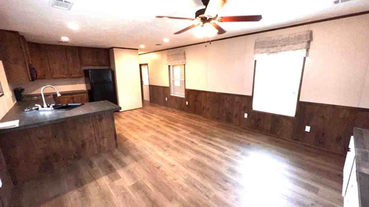 1007 Alexandria Rd Sw - Photo 5 of 32