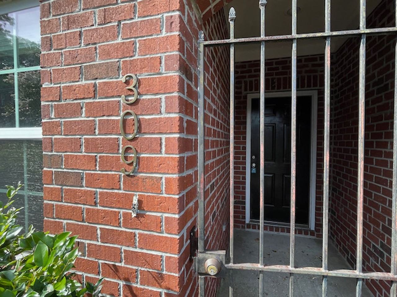 309 Station Trl - Photo 4 of 36