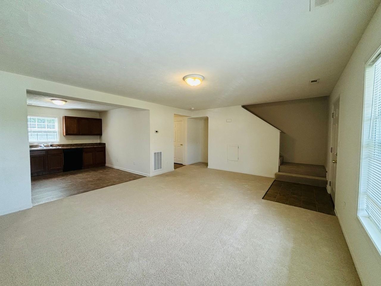 55 Station Ln Ne - Photo 4 of 19