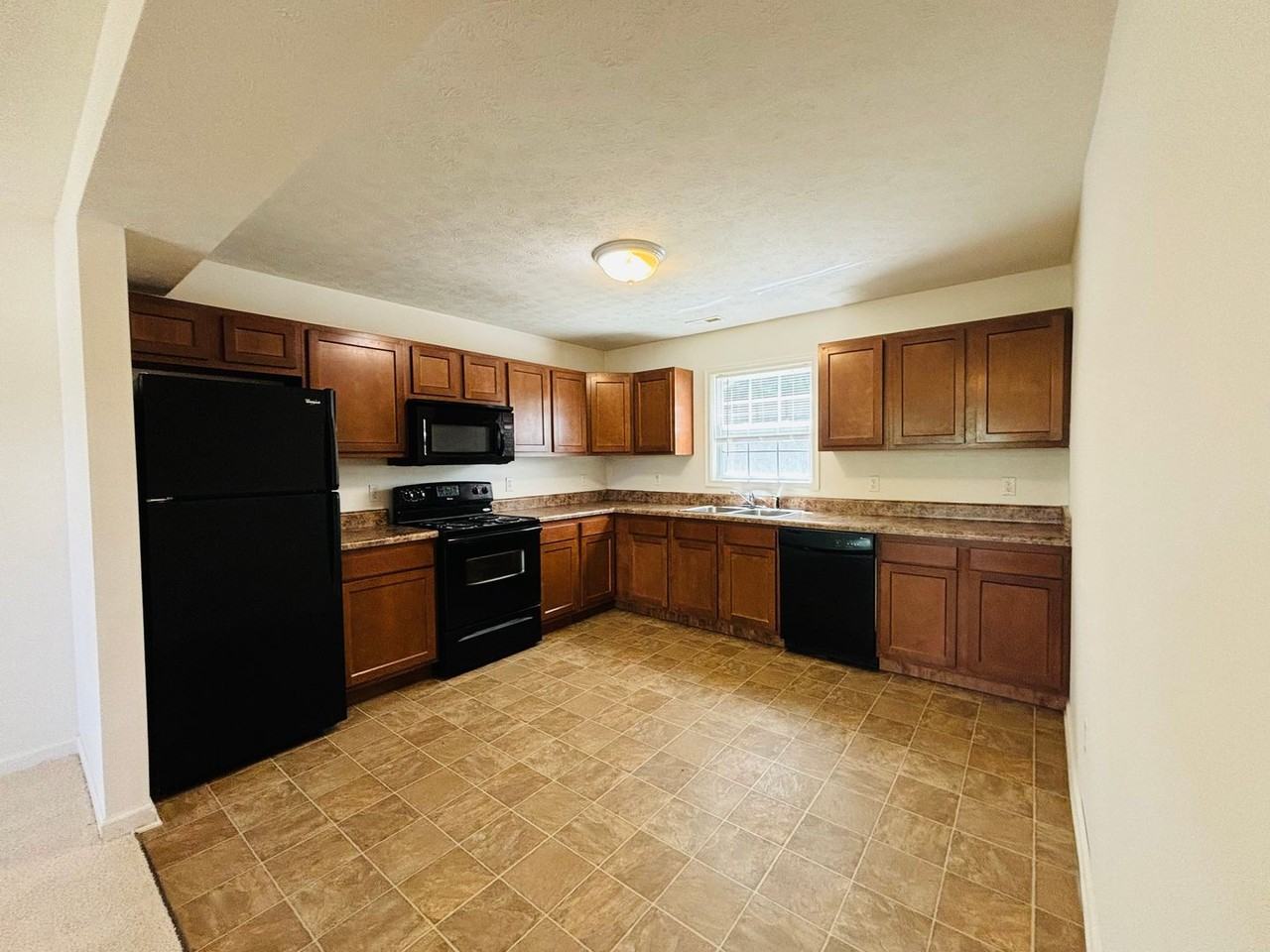 55 Station Ln Ne - Photo 5 of 19