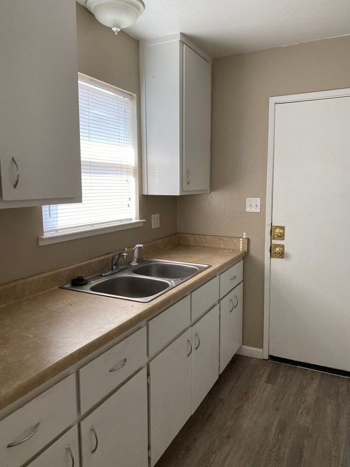 18470 Davis St #1 - Photo 3 of 9