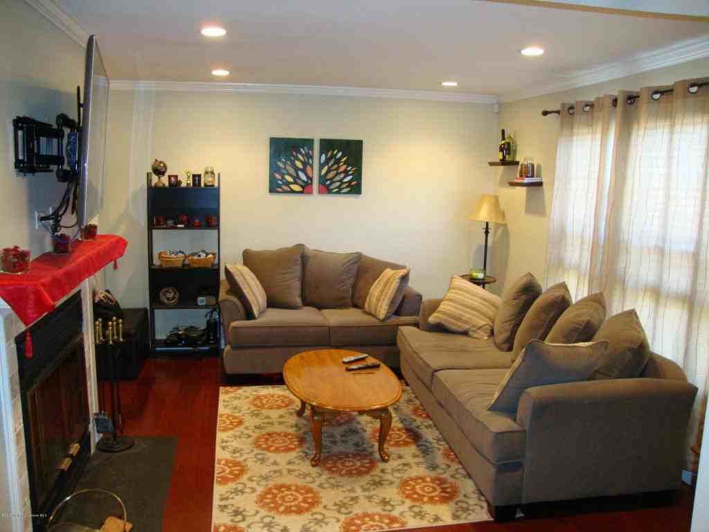 1014 Wellington Pl - Photo 3 of 18