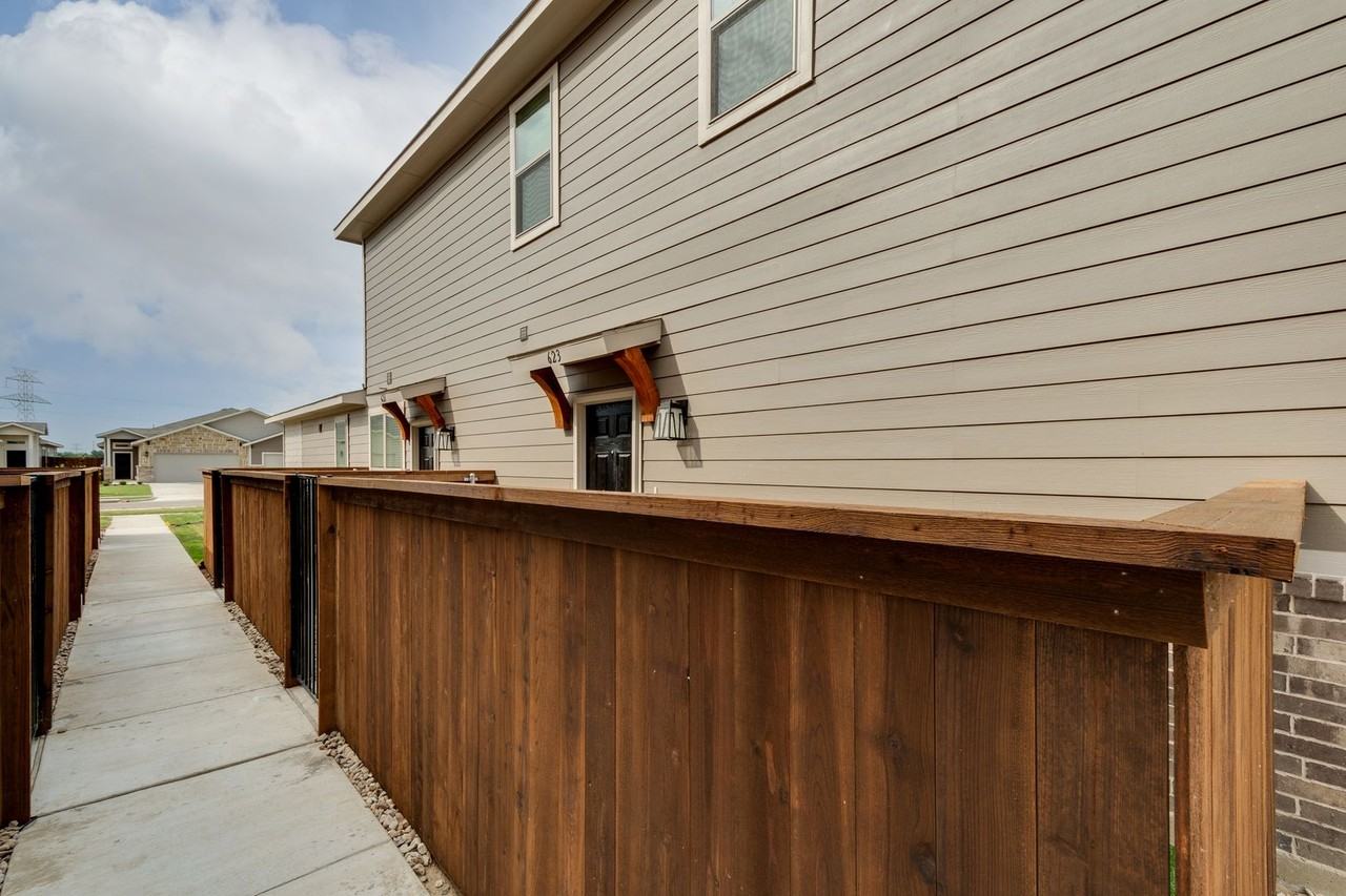 623 Harvest Moon Dr - Photo 3 of 18