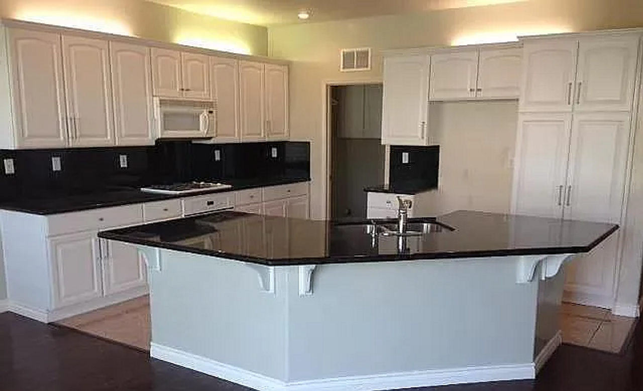 503 Baltimore Dr - Photo 2 of 13