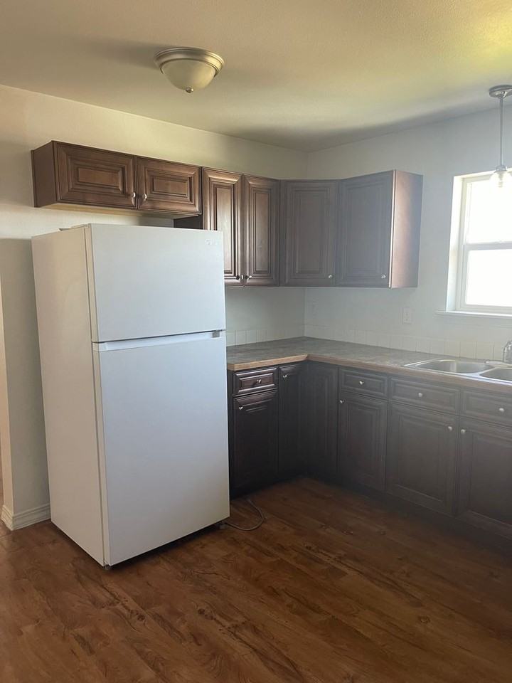1406 E Adelia Ct - Photo 2 of 11
