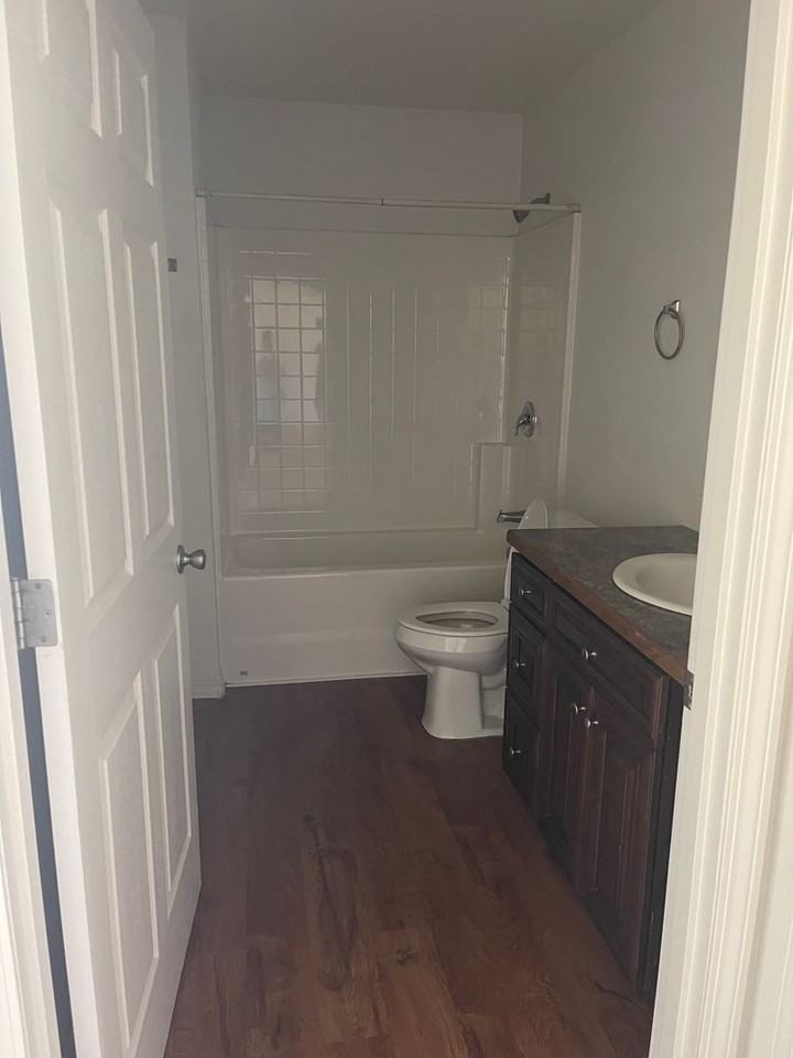 1406 E Adelia Ct - Photo 6 of 11