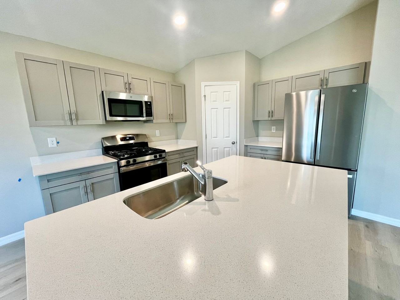 14664 Gallop Run Dr - Photo 3 of 30