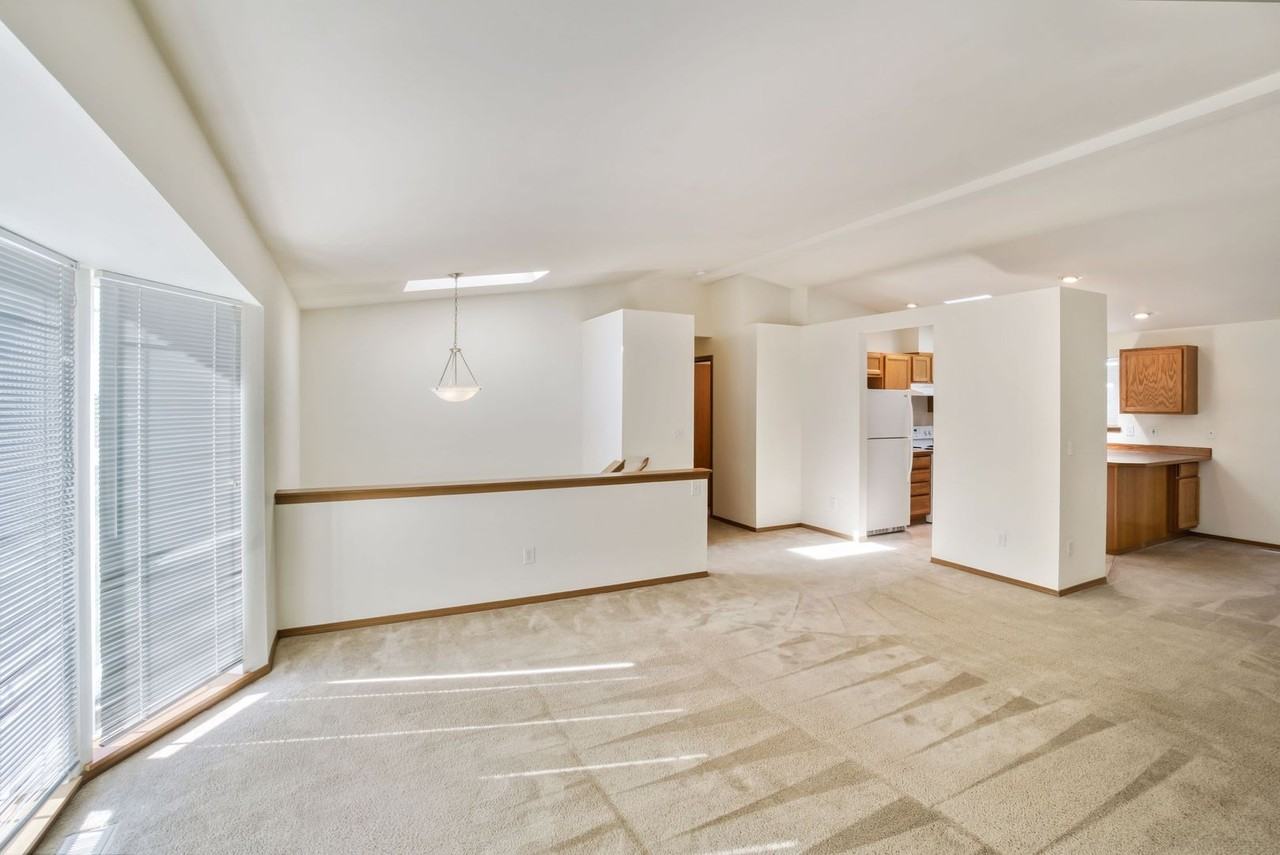 401 Hemming Way - Photo 3 of 24