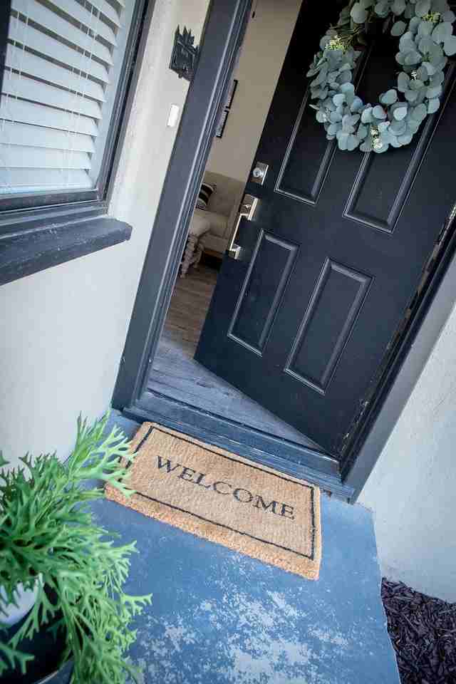 302 N B St - Photo 2 of 15