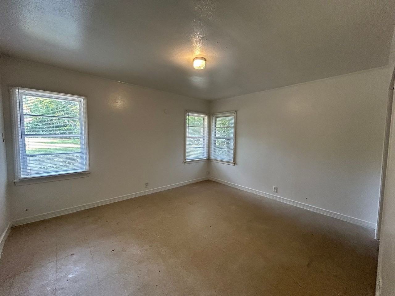 1405 Glen Ave - Photo 3 of 6