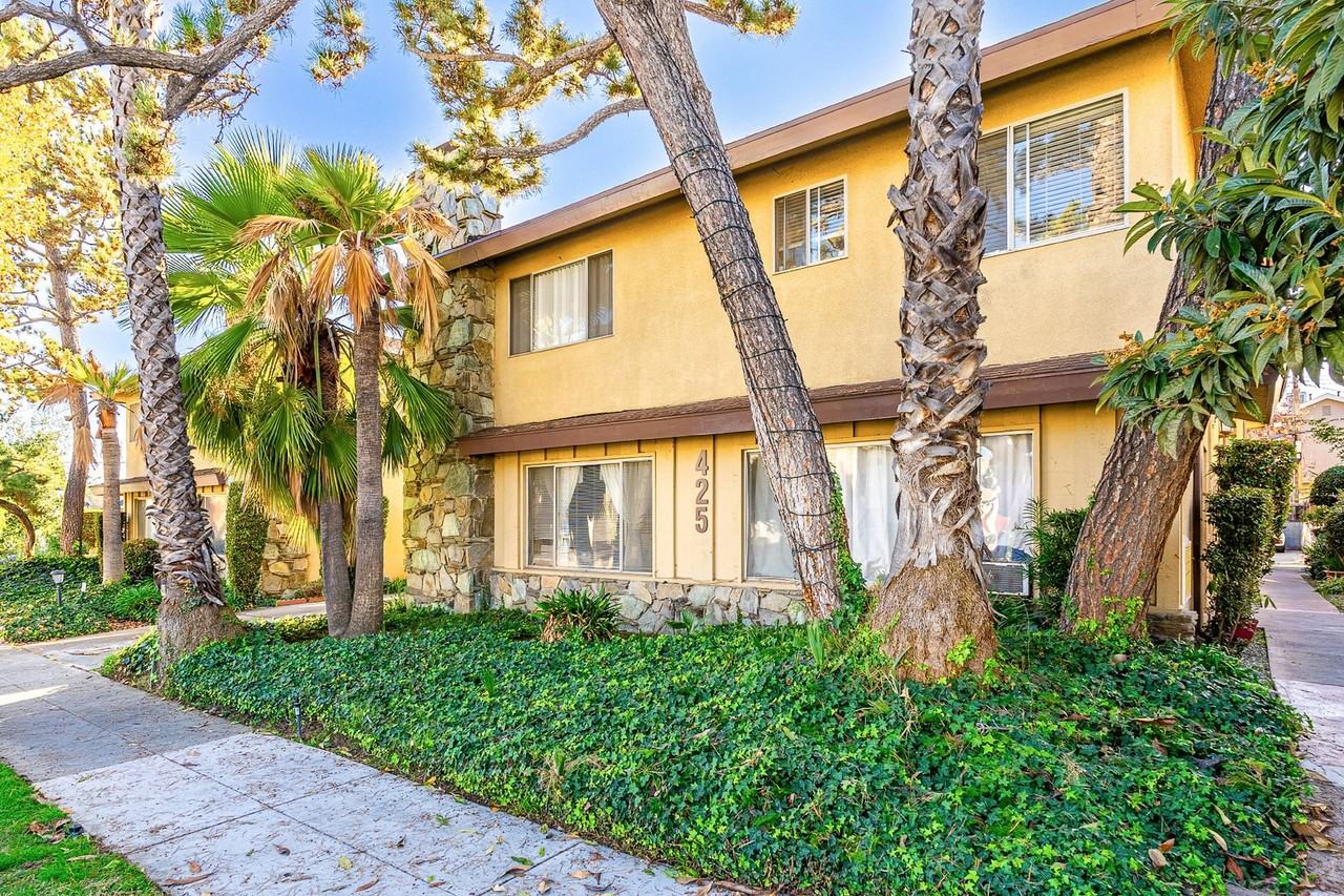 1st425 - Photo 3 of 42