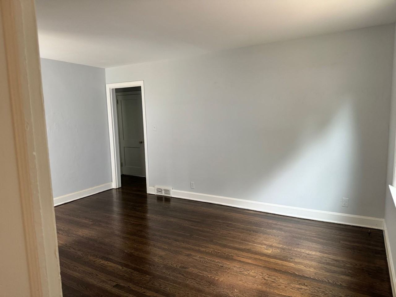 233 Bond St - Photo 3 of 10